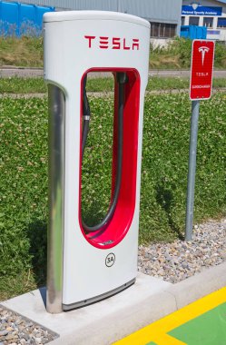 Tesla Supercharger istasyonu