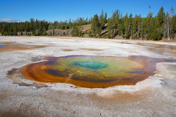 Красочный бассейн с горячей водой — стоковое фото