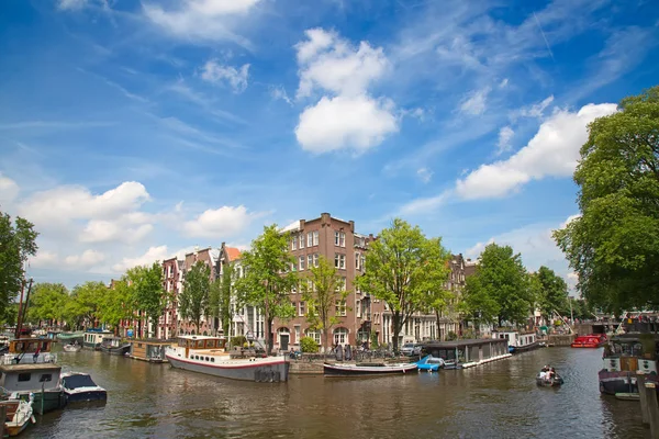 Canales de la ciudad de Amsterdam — Foto de Stock