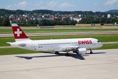  Uçak kalkış için hazırlanıyor