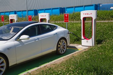 Tesla Supercharger istasyonu