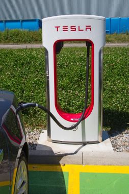 Tesla Supercharger istasyonu