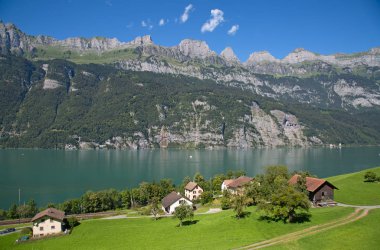 Yaz peyzaj Walensee bölgesi 