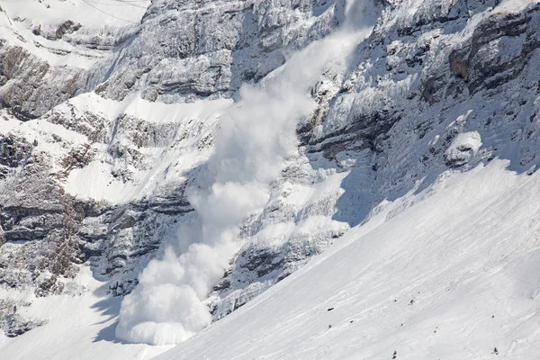 Invierno en los Alpes suizos —  Fotos de Stock