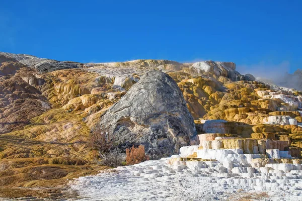 Mamut kaplıcalar — Stok fotoğraf