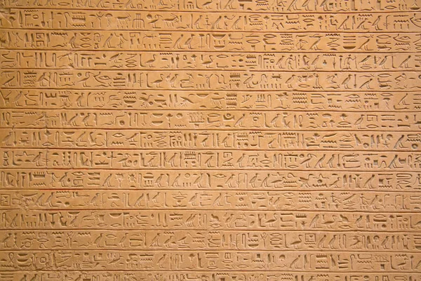 Egyptiska hieroglyfer på vägg — Stockfoto