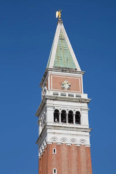 Вулицями стародавнього міста Венеція — стокове фото
