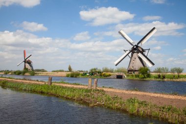 Doğal yakınındaki antik yel değirmenleri