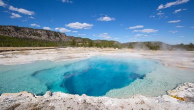 Renkli Safir sıcak su havuzu 