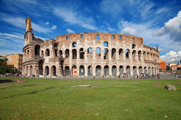 Ruïnes van het colosseum in rome — Stockfoto