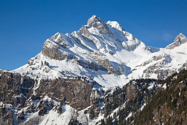 Inverno nelle Alpi svizzere — Foto Stock