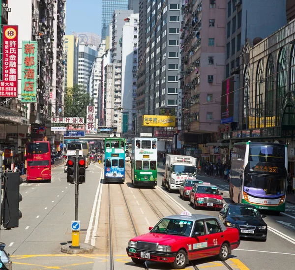 Personas que usan el tranvía en Hong Kong —  Fotos de Stock