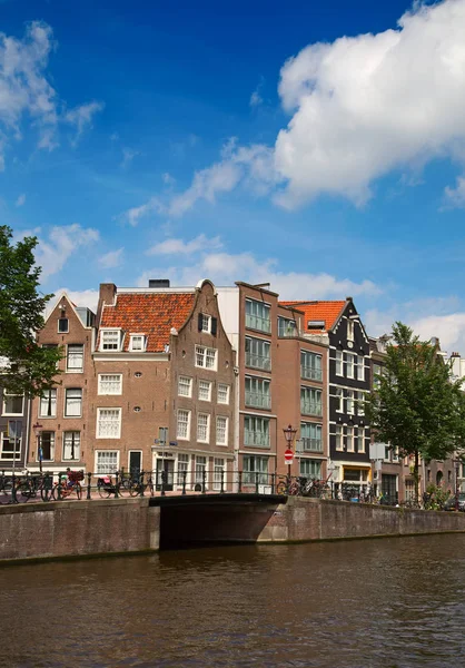 Traditionele huizen van Amsterdam — Stockfoto