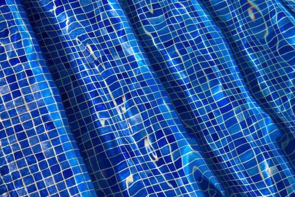 Helder zwembad water — Stockfoto