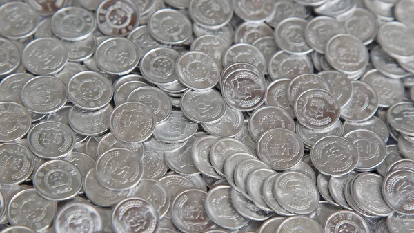 Haufen von Porzellanmünzen — Stockfoto