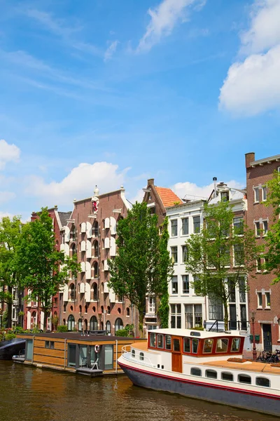 Amsterdam ville aux canaux historiques — Photo
