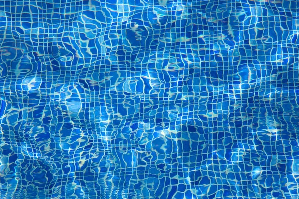 Helder zwembad water — Stockfoto