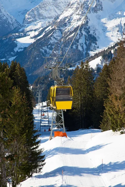 Inverno em alpes suíços — Fotografia de Stock