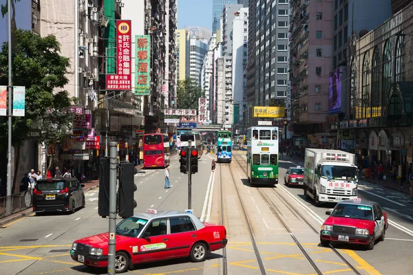 Personas que usan el tranvía en Hong Kong —  Fotos de Stock