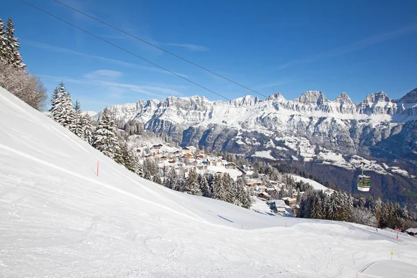 Inverno em alpes suíços — Fotografia de Stock