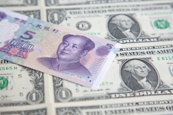 Dollar vallende chinese yuan — Stockfoto