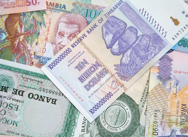 Billetes de Zimbabwe después de la hiperinflación — Foto de Stock