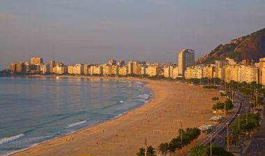 Copacabana Plajı üzerinde gündoğumu