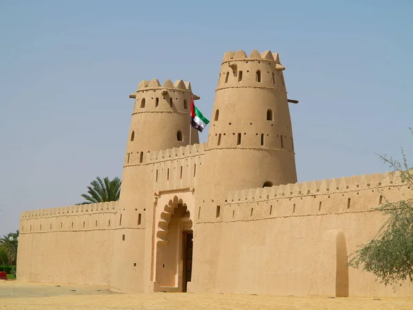 Fort de Jahili dans l'oasis d'Al Ain — Photo