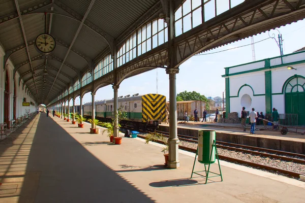 Estação ferroviária principal e terminal de ônibus — Fotografia de Stock