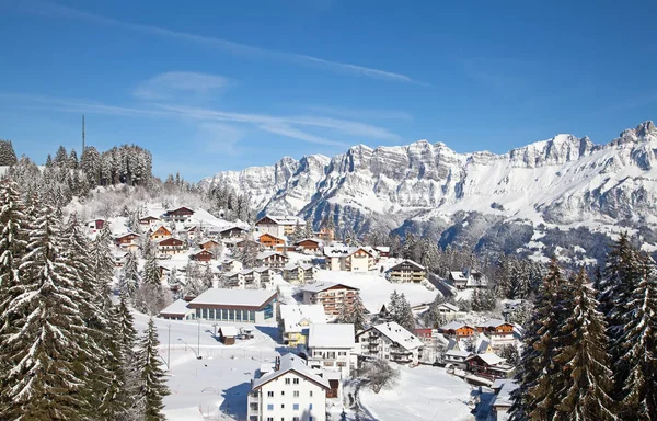 L'hiver dans les Alpes suisses — Photo