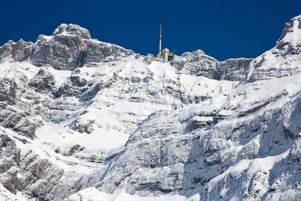 L'hiver dans les Alpes suisses — Photo