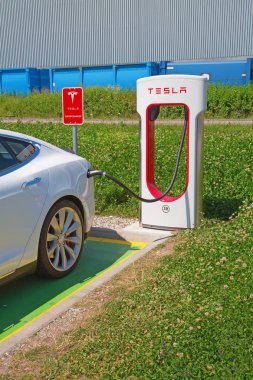 Tesla Supercharger station clipart