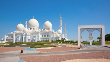 Famous Sheikh Zayed mosque in Abu Dhabi clipart