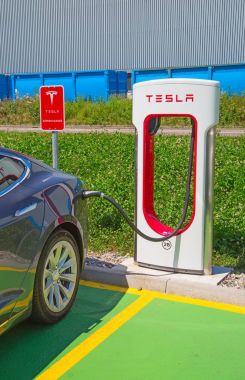 Tesla Supercharger istasyonu
