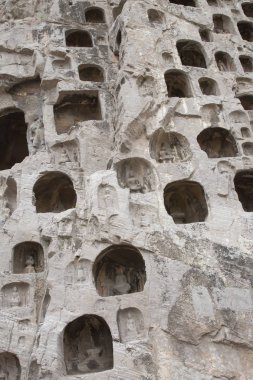 Ünlü Longmen mağarasını heykeller 
