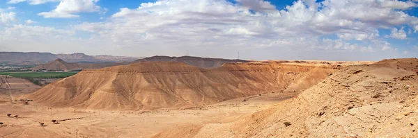 Arcilla rocas que rodean la ciudad de Riad — Foto de Stock