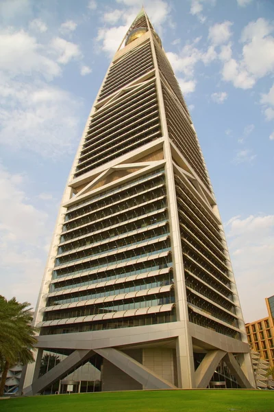 Фасад башни Аль-Фейсалии — стоковое фото