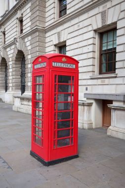 Ünlü kırmızı telefon kulübesi