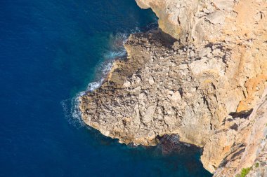 Ünlü Formentor cape