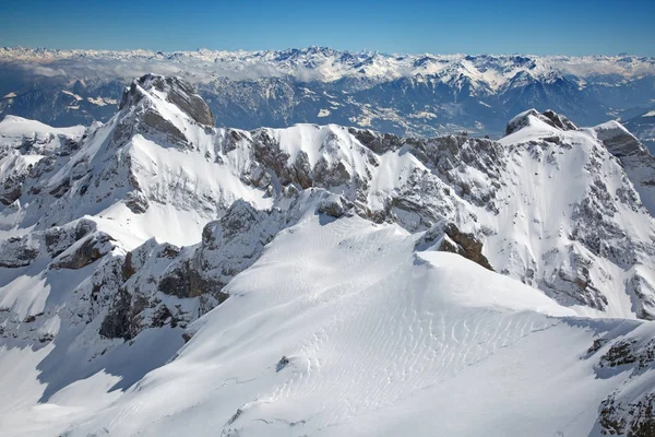 Hiver dans les Alpes suisses — Photo