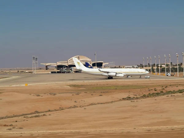 Planes preparing for take off — Stock Photo, Image