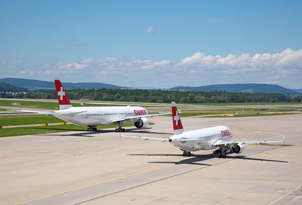 飛行機の準備が離陸します。 — ストック写真