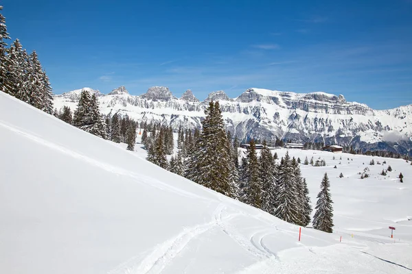 Inverno nos alpes suíços — Fotografia de Stock