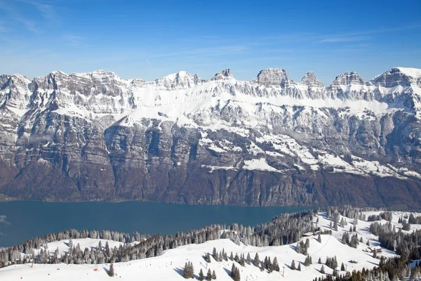 Iarna în alpii elvețieni — Fotografie, imagine de stoc