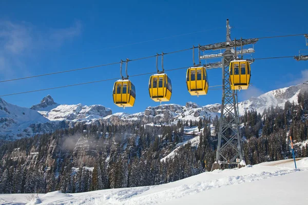 Piste auf dem Skigebiet — Stockfoto