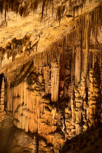 有名な「クエバス ・ デル ・ ドラシュを洞窟します。" — ストック写真