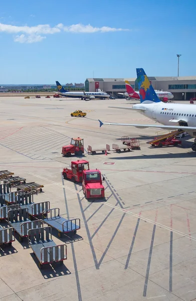 Planes preparing for take off — Stock Photo, Image