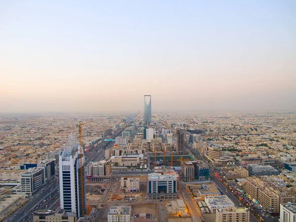 Башня королевства в Эр-Рияде — стоковое фото