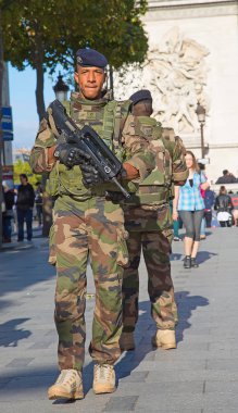 Fransız askeri üniformalı