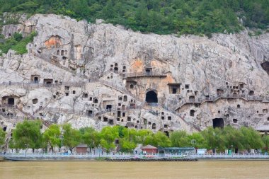 Ünlü Longmen mağarasını